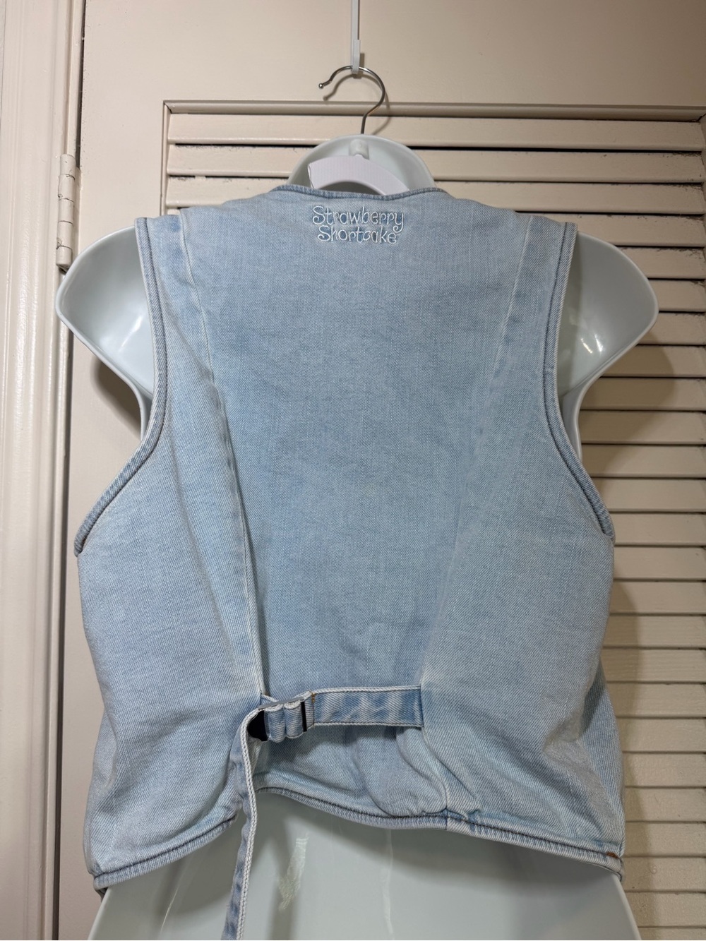 Strawberry Shortcake Embroidered Denim Vest BoxLunch Exclusive S/M Light Wash - Picture 5 of 9